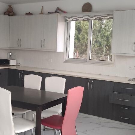 Kiti Village Villa, Cyprus, Salt-Water Pool, 6 Bedrooms, Larnaca Exterior foto